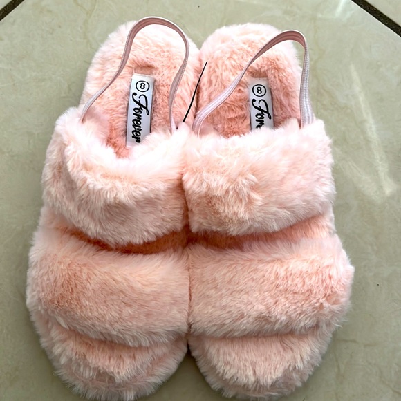 Sandals - Picture 1 of 3